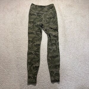 Form Abs Camouflage Cargo Leggings Size Small